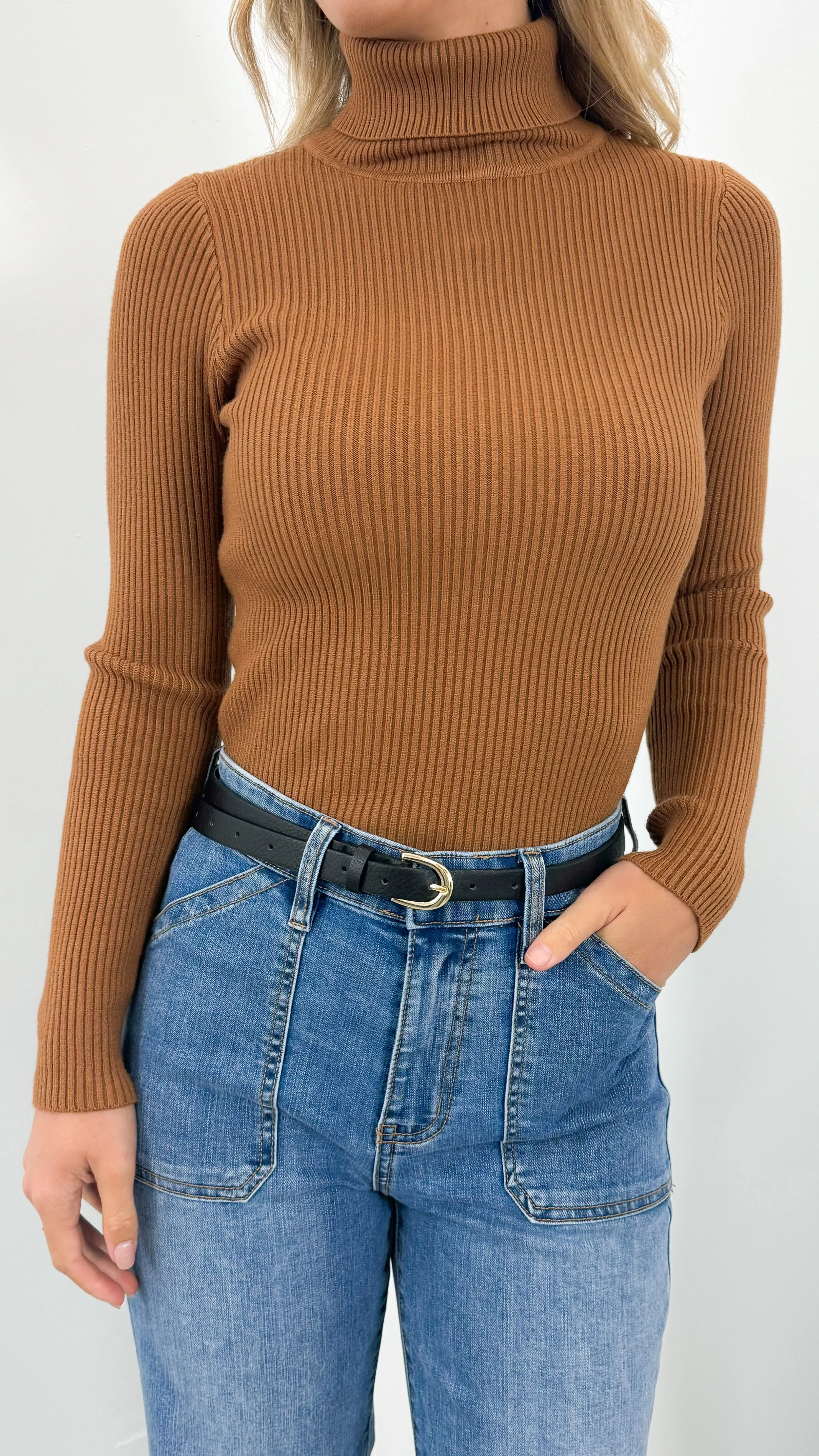 ALLY TURTLE NECK KNIT TOP - RUST