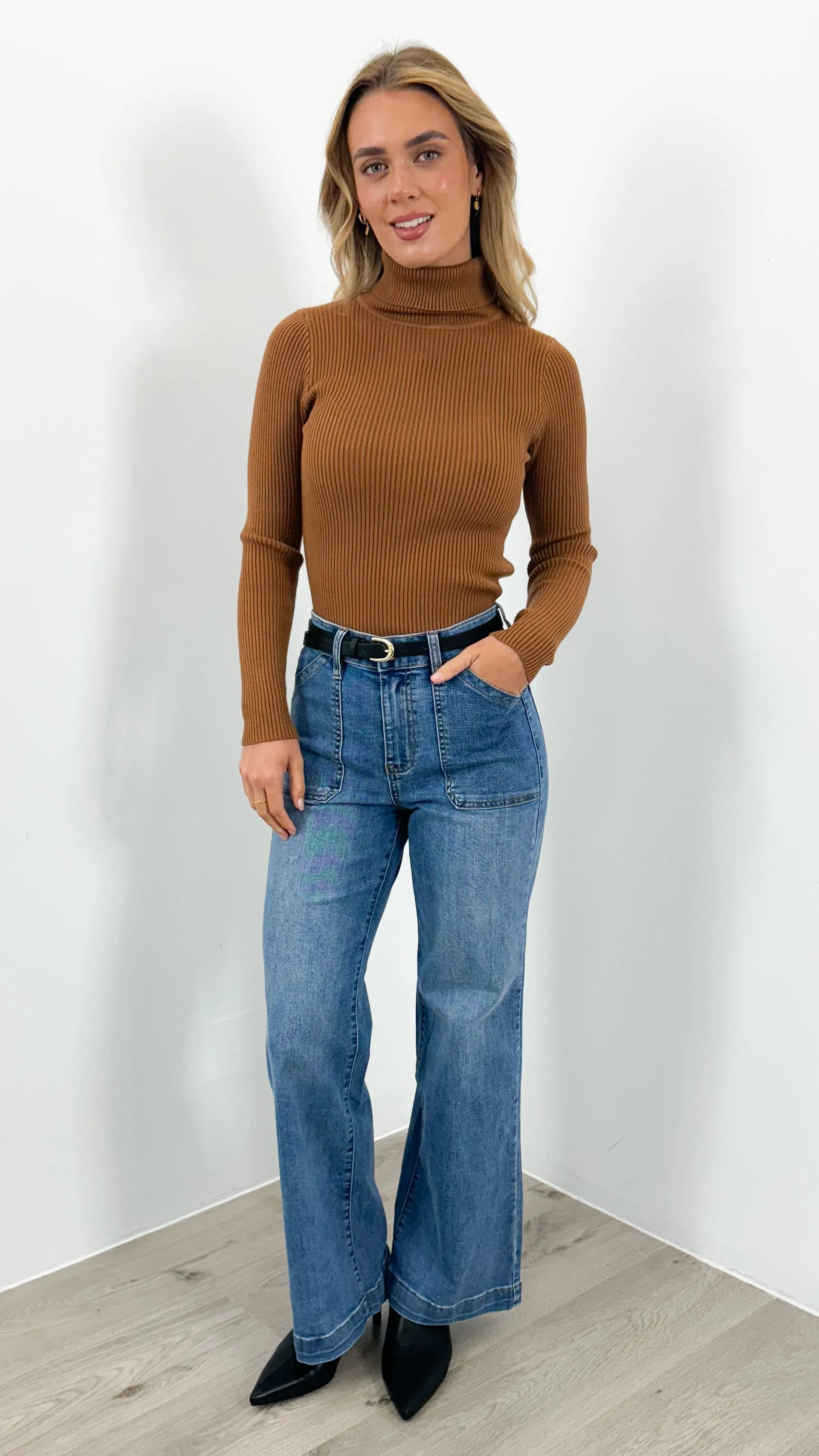 ALLY TURTLE NECK KNIT TOP - RUST