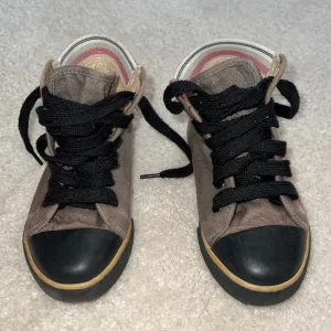 Burberry converse style.