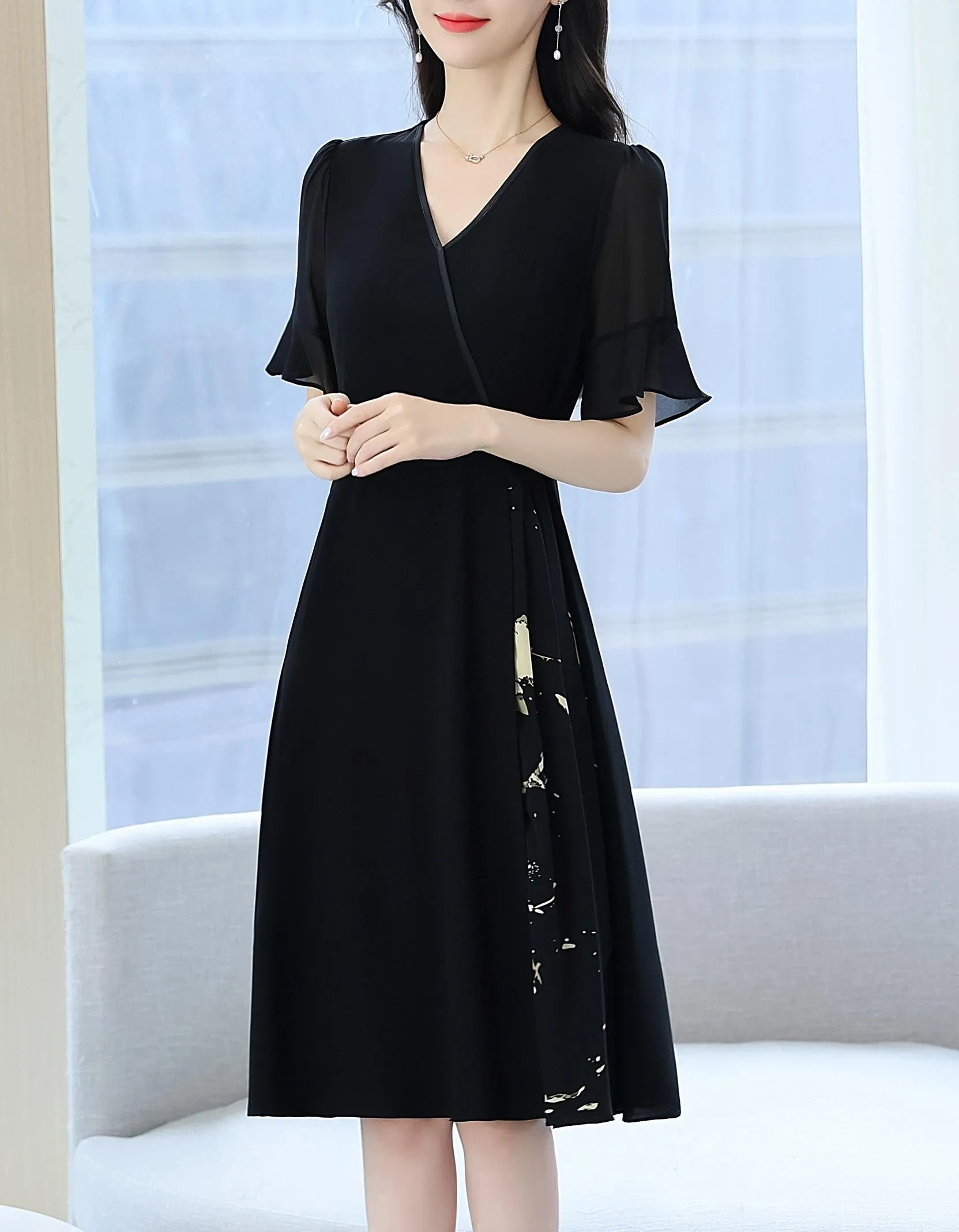 Knee-length Chiffon Summer Frock Perfect for Warm Days