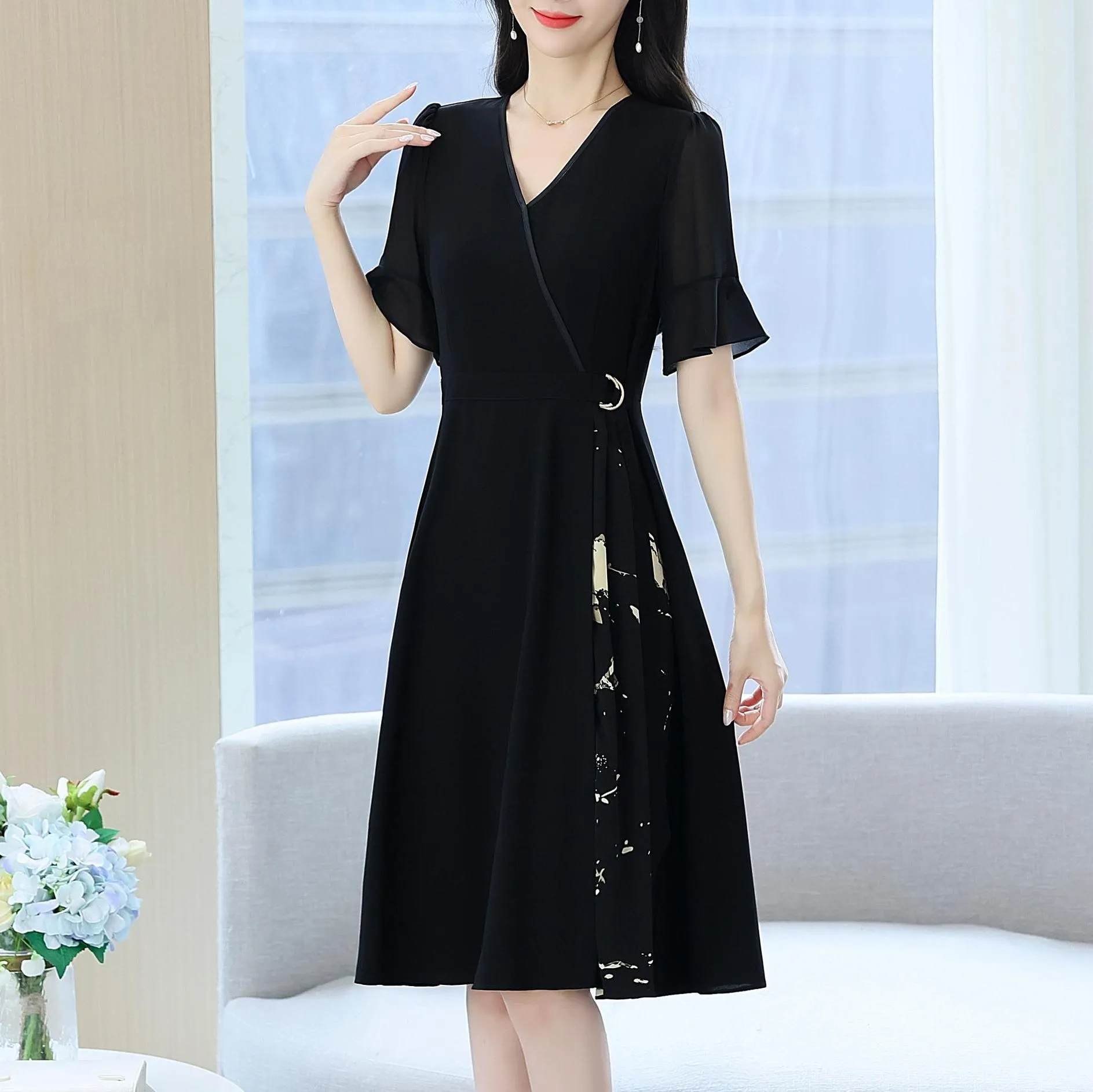 Knee-length Chiffon Summer Frock Perfect for Warm Days
