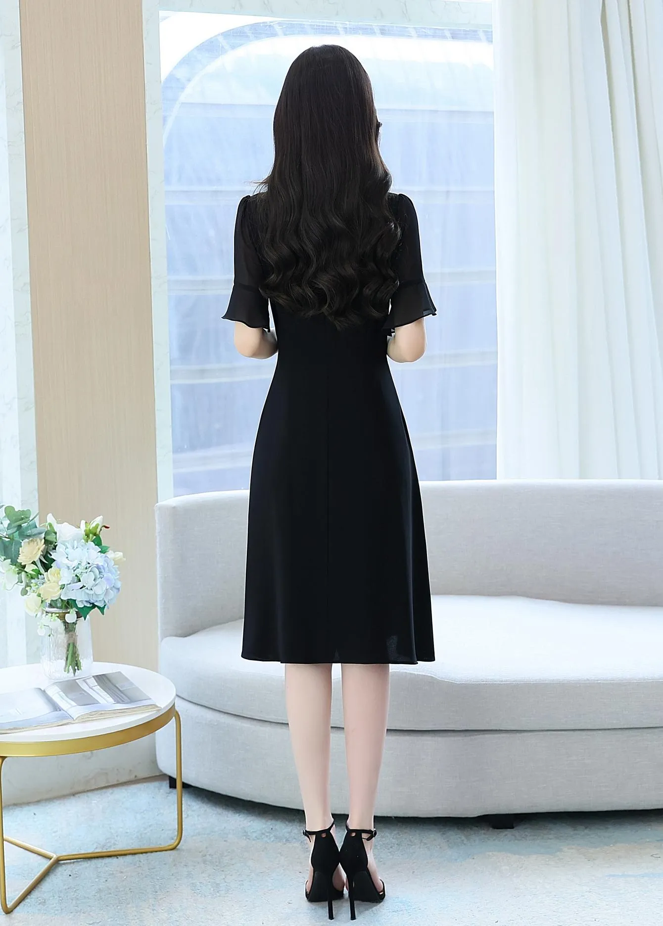 Knee-length Chiffon Summer Frock Perfect for Warm Days