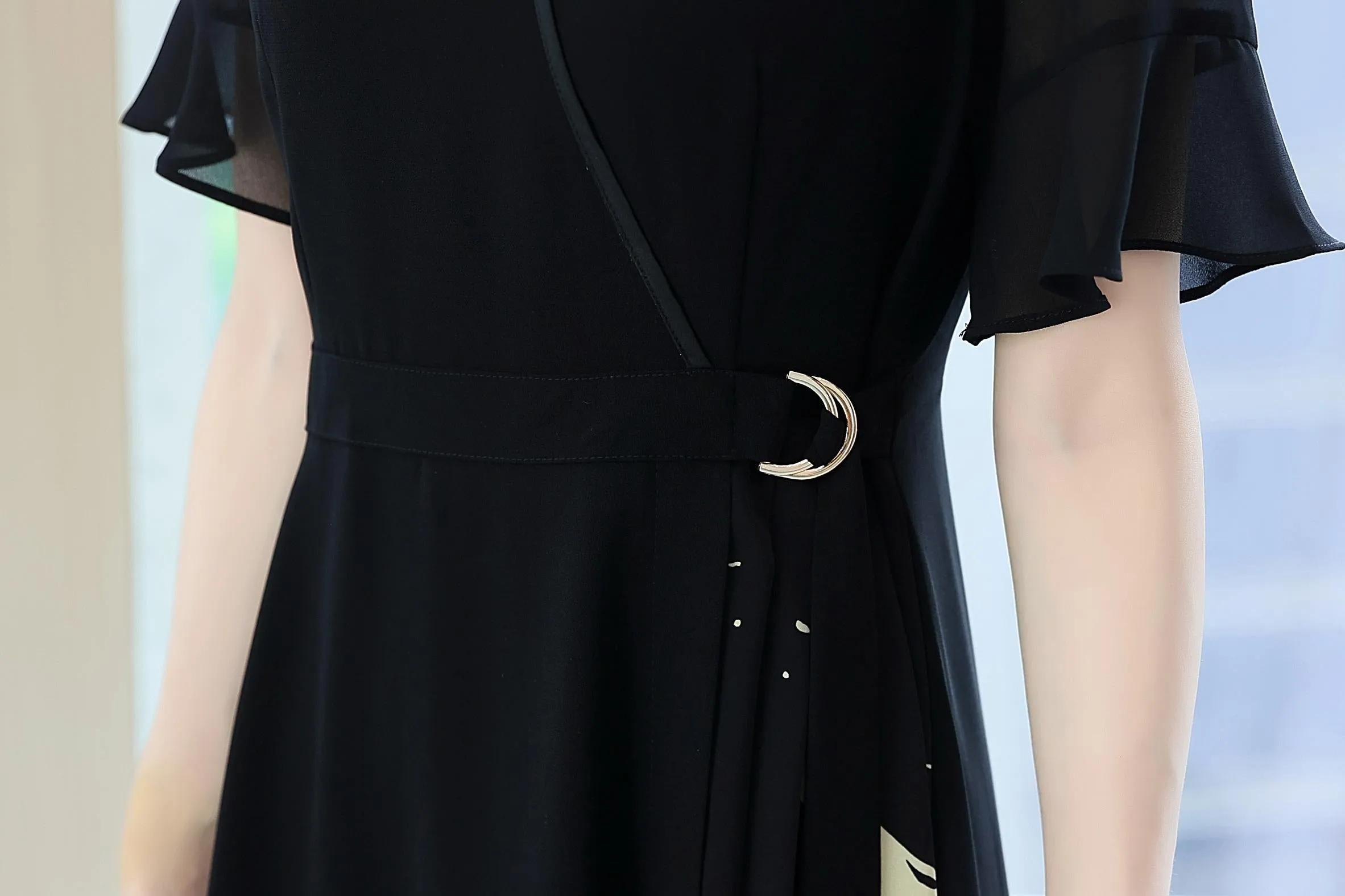 Knee-length Chiffon Summer Frock Perfect for Warm Days