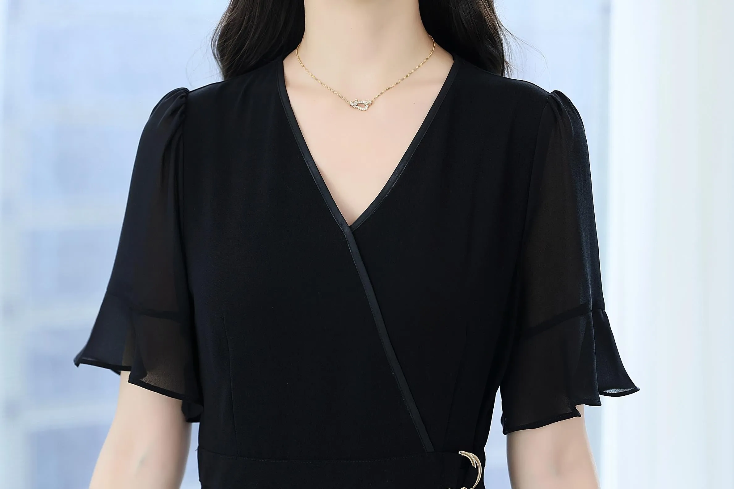 Knee-length Chiffon Summer Frock Perfect for Warm Days