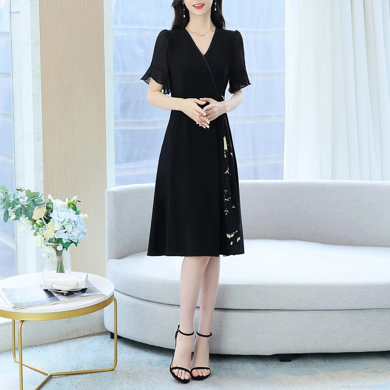 Knee-length Chiffon Summer Frock Perfect for Warm Days