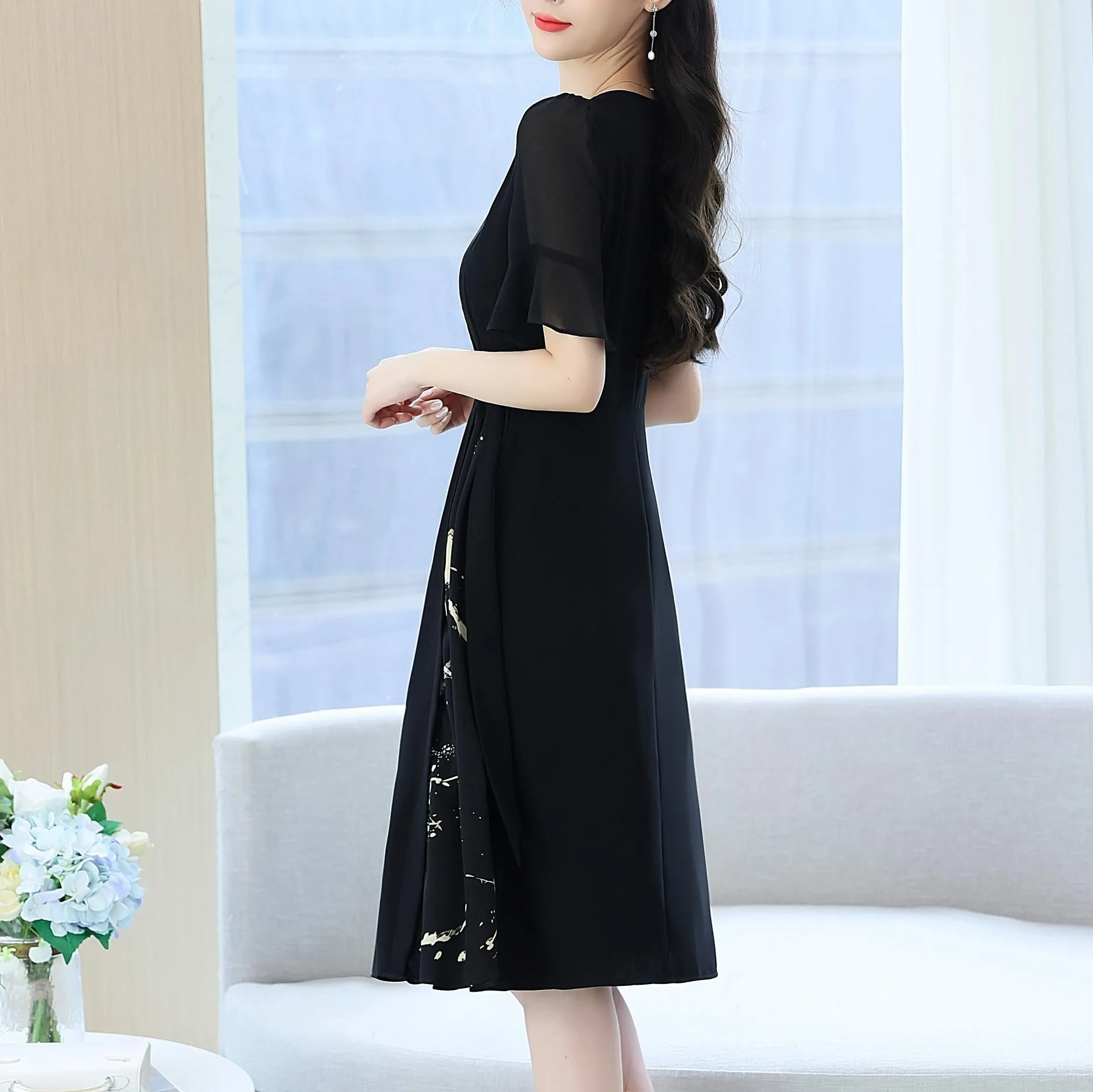Knee-length Chiffon Summer Frock Perfect for Warm Days