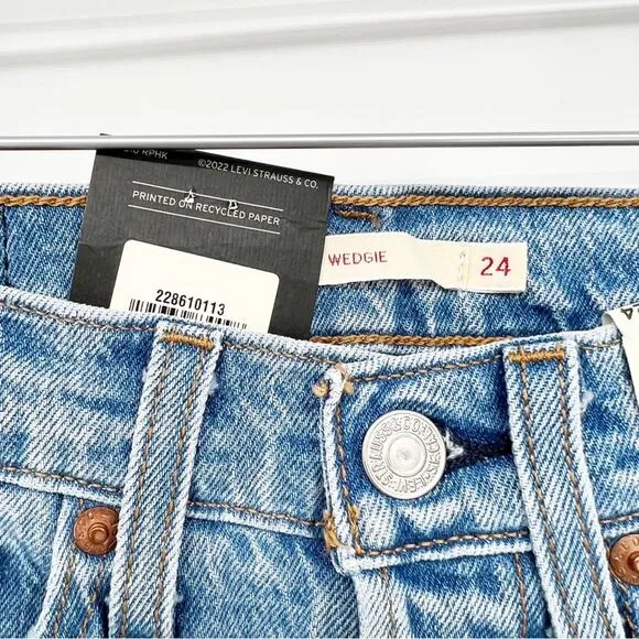 NWT Levi’s Wedgie Straight Leg High Waist Distressed Jeans 24 Jazz Devoted Wash