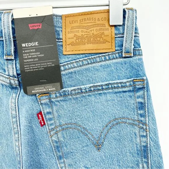 NWT Levi’s Wedgie Straight Leg High Waist Distressed Jeans 24 Jazz Devoted Wash