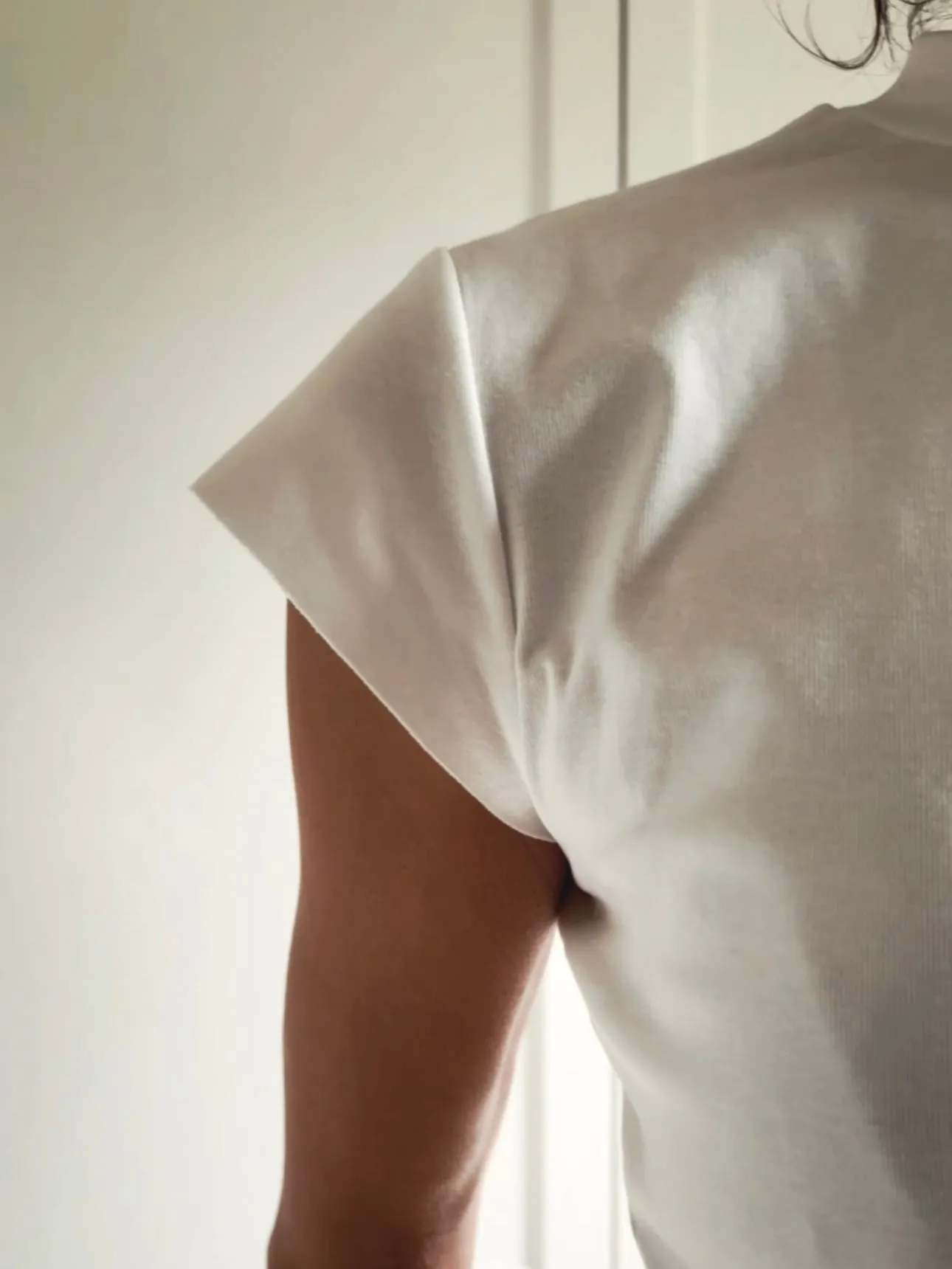 T-SHIRT WITH HIGH NECK - WHITE