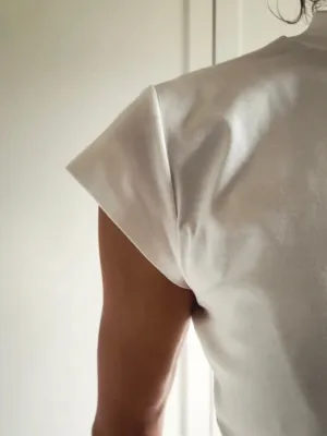 T-SHIRT WITH HIGH NECK - WHITE