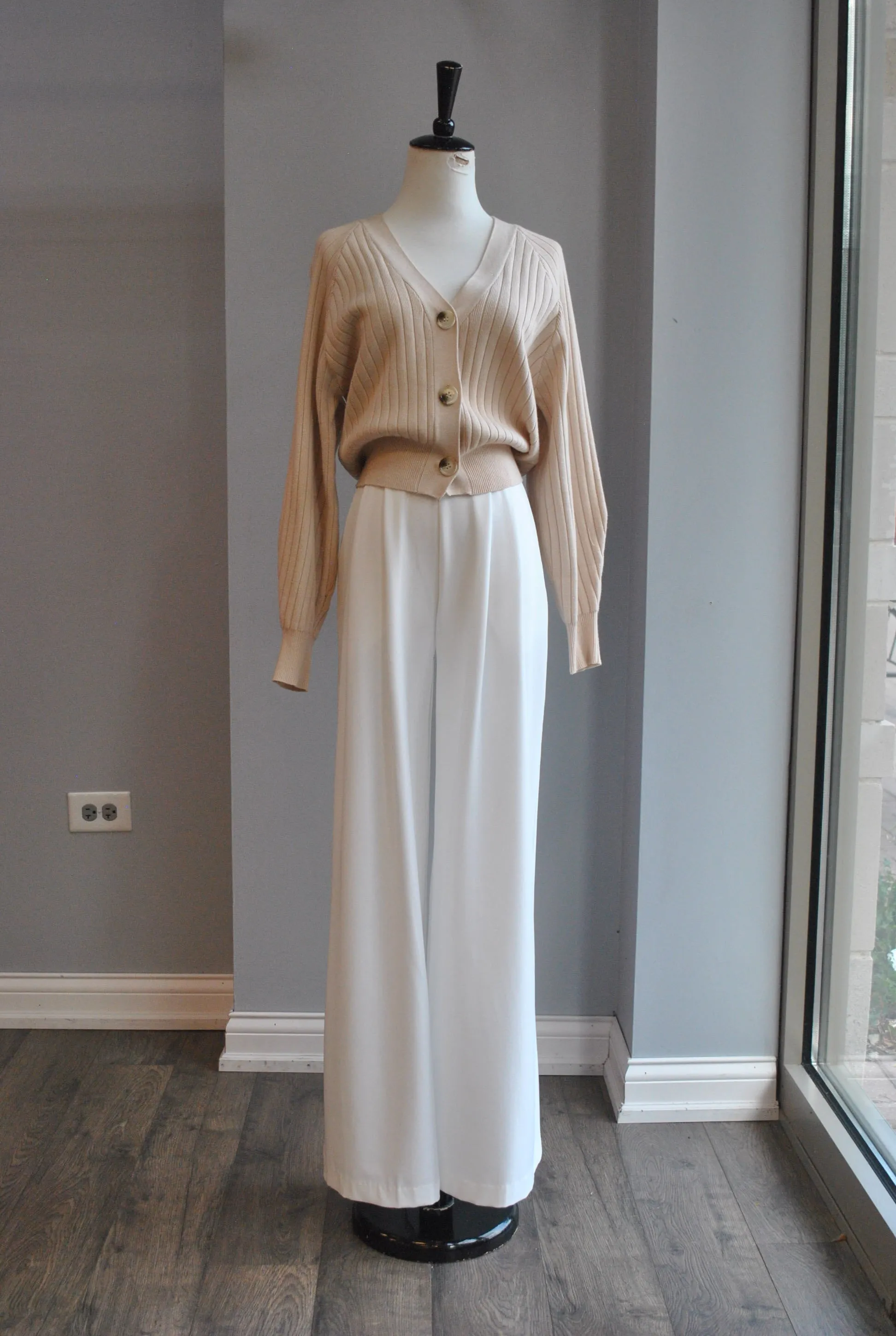 WHITE FLAIR HIGH WAISTED PANTS