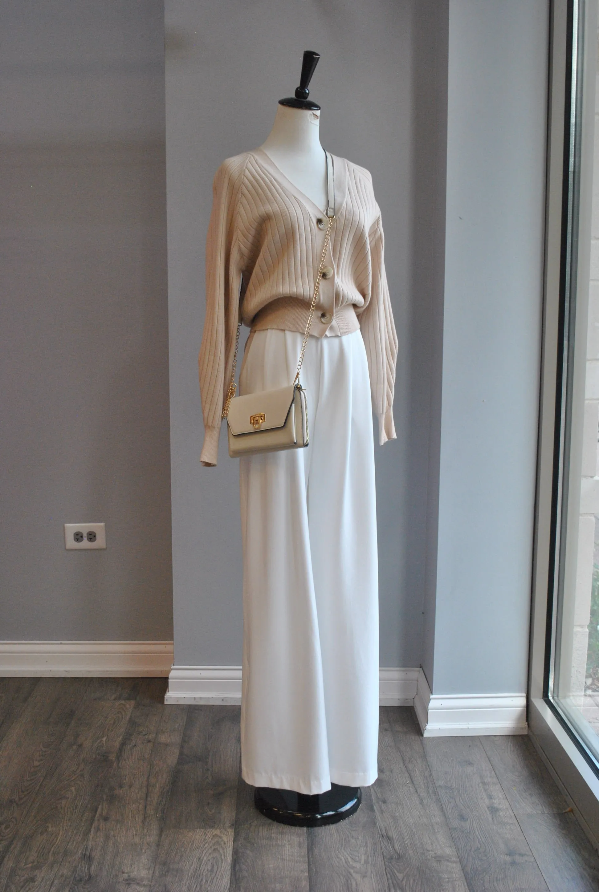 WHITE FLAIR HIGH WAISTED PANTS